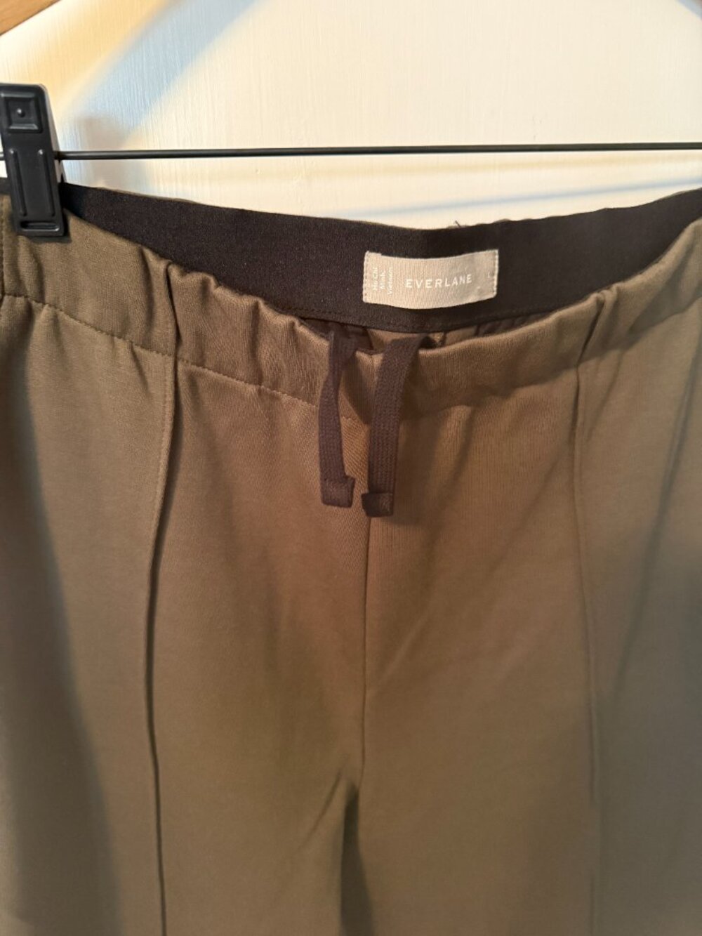 Everlane Pants (Before Shein) size large- khaki colour- new without tags.